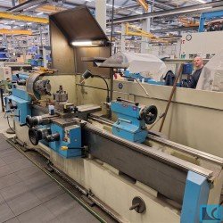 Center Lathe - VDF DUE 560