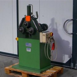Stangenbearbeitung / Stangenherstellung - 3-Walzen Stangenrichtmaschine - SAF BS 50 H