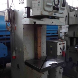 Pressen und Stanzautomaten - Einständerpresse - Hydraulisch - BECKER VAN HÜLLEN OK 25