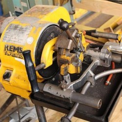 Gewindebearbeitungsmaschinen - Gewindeschneidmaschine - REMS TORNADO